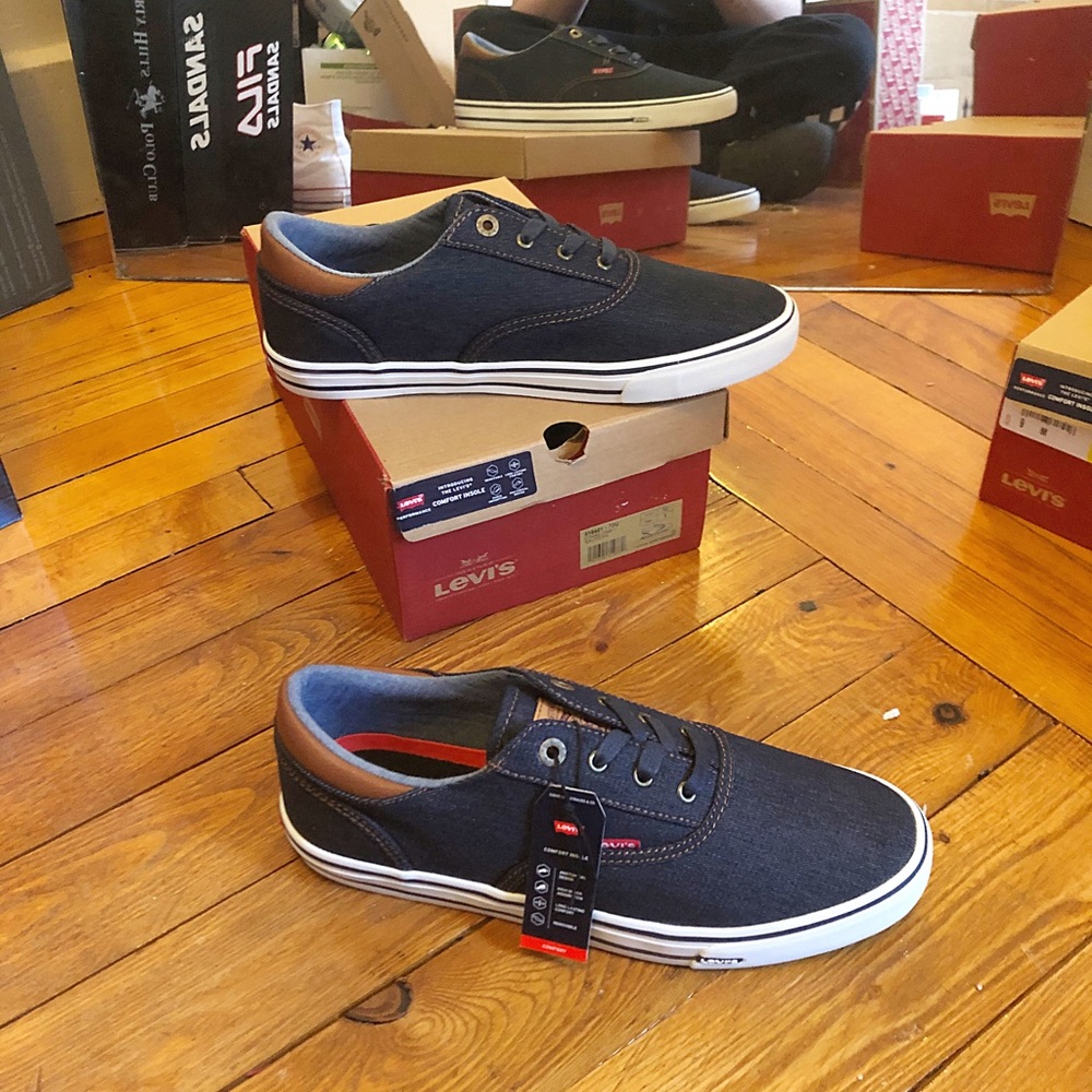 Men’s Levi’s shoes